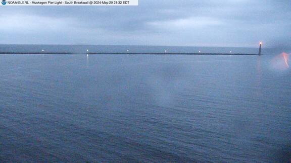 [Live Webcam Image from Muskegon Pier Light, MI Met Station Camera 2]