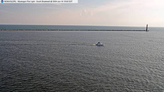 [Live Webcam Image from Muskegon Pier Light, MI Met Station Camera 2]