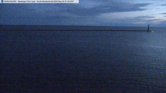 [Live Webcam Image from Muskegon Pier Light, MI Met Station Camera 2]