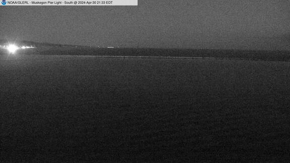 [Live Webcam Image from Muskegon Pier Light, MI Met Station Camera 4]