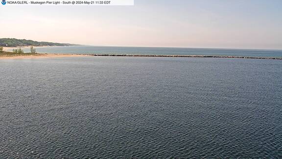[Live Webcam Image from Muskegon Pier Light, MI Met Station Camera 4]