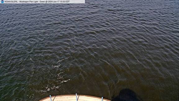 [Live Webcam Image from Muskegon Pier Light, MI Met Station Camera 6]